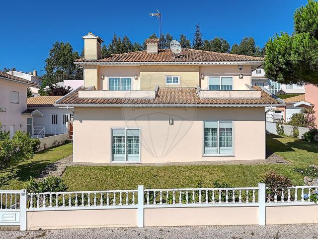 Moradia T4 à venda em Pinheiro da Bemposta, Travanca e Palmaz, Oliveira de Azeméis RE/MAX Portugal