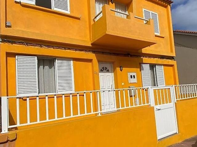 Moradia T4 à venda em Praia da Vitória Santa Cruz, Praia da Vitória RE/MAX Portugal