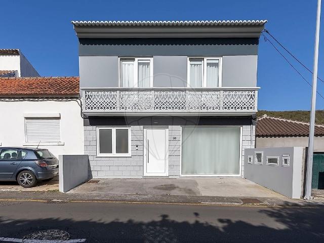 Moradia T4 à venda em Praia da Vitória Santa Cruz, Praia da Vitória RE/MAX Portugal
