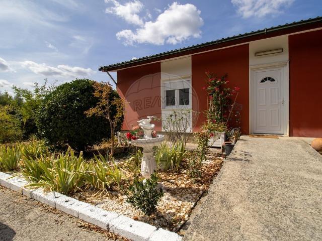 Moradia T4 à venda em Quatro Águas