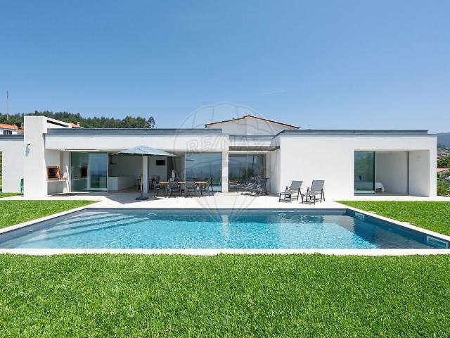 Moradia T4 à venda em Roge, Vale de Cambra RE/MAX Portugal