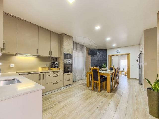 Moradia T4 à venda em Romariz, Santa Maria da Feira RE/MAX Portugal