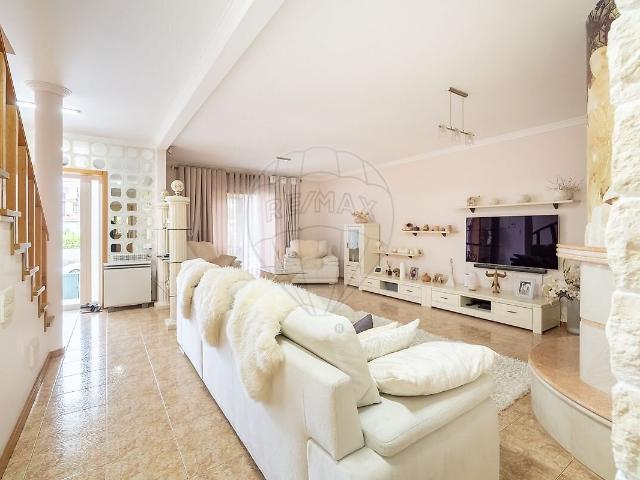 Moradia T4 à venda em Romariz, Santa Maria da Feira RE/MAX Portugal