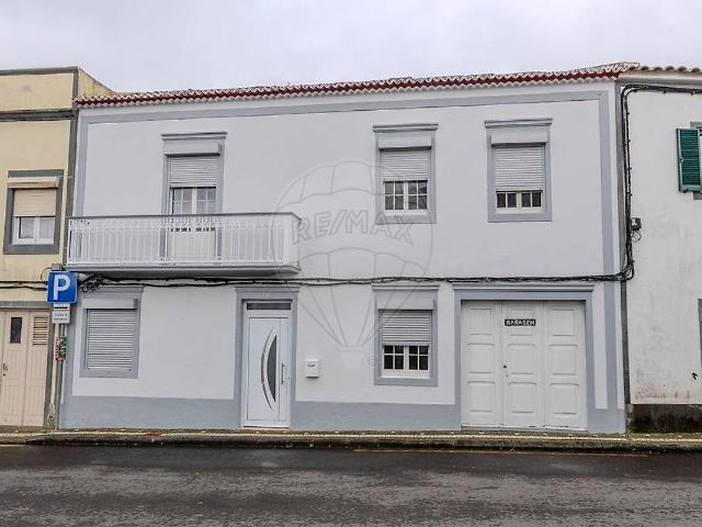 Moradia T4 à venda em Rosto de Cão Livramento, Ponta Delgada RE/MAX Portugal