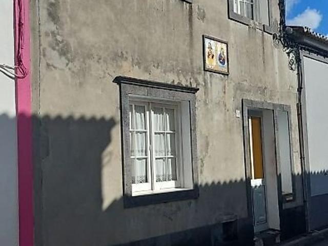 Moradia T4 à venda em Rabo de Peixe, Ribeira Grande RE/MAX Portugal