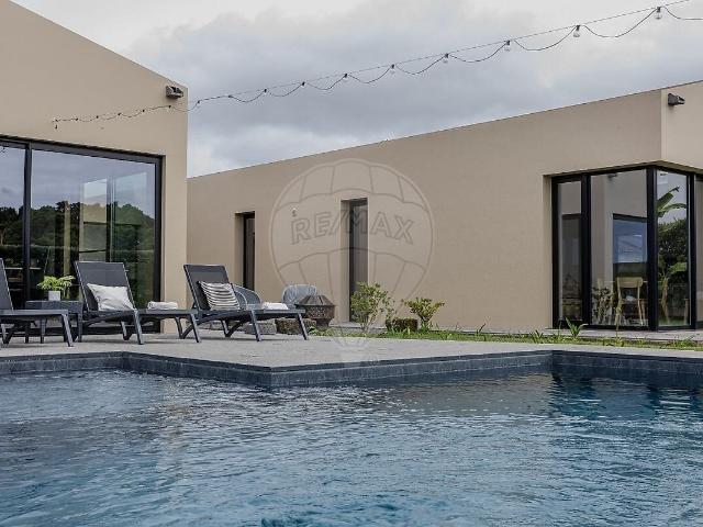 Moradia T4 à venda em Rabo de Peixe, Ribeira Grande RE/MAX Portugal
