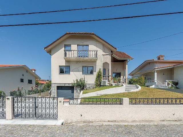 Moradia T4 à venda em Riba de Ave, Vila Nova de Famalicão RE/MAX Portugal