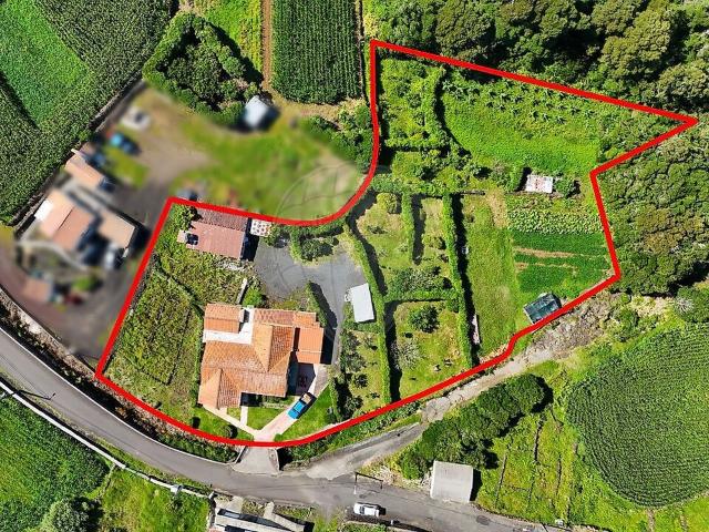 Moradia T4 à venda em Ribeirinha, Lajes do Pico RE/MAX Portugal