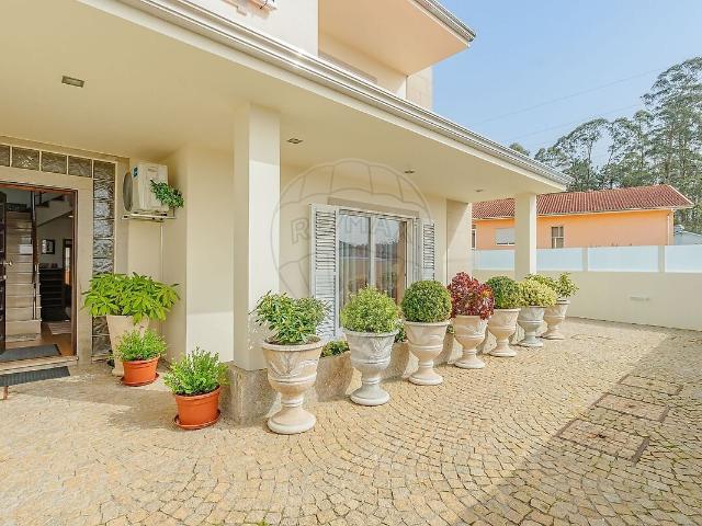 Moradia T4 à venda em Rio Meão, Santa Maria da Feira RE/MAX Portugal