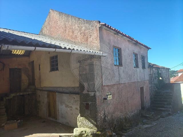 Moradia T4 à venda em Touro, Vila Nova de Paiva RE/MAX Portugal