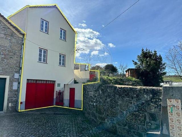 Moradia T4 à venda em Torrozelo e Folhadosa, Seia RE/MAX Portugal
