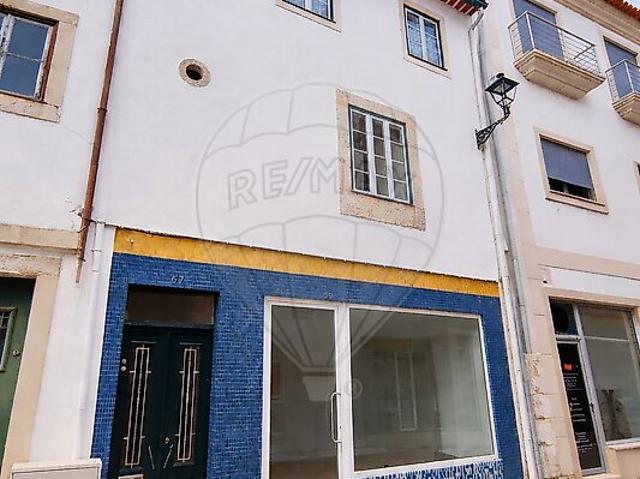 Moradia T4 à venda em Torres Novas Santa Maria, Salvador e Santiago, Torres Novas RE/MAX Portugal