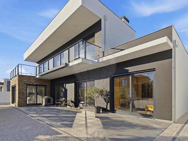Moradia T4 à venda em Torres Vedras São Pedro, Santiago, Santa Maria do Castelo e São Miguel e Matacães, Torres Vedras RE/MAX Portugal