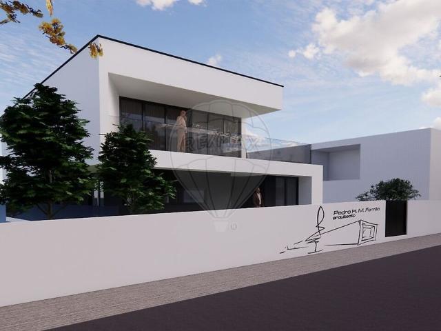 Moradia T4 à venda em Tortosendo, Covilhã RE/MAX Portugal