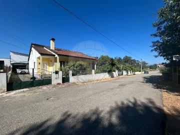 Moradia T4 à venda em Tábua