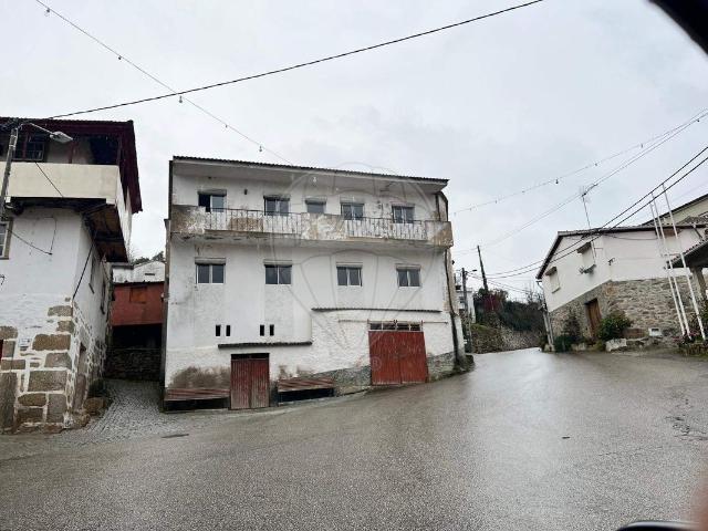 Moradia T4 à venda em Tarouca