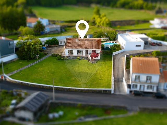 Moradia T4 à venda em Terra Chã, Angra do Heroísmo RE/MAX Portugal