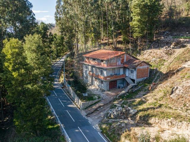 Moradia T4 à venda em Terras de Bouro