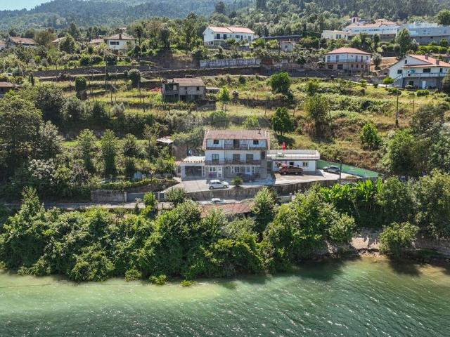 Moradia T4 à venda em Terras de Bouro