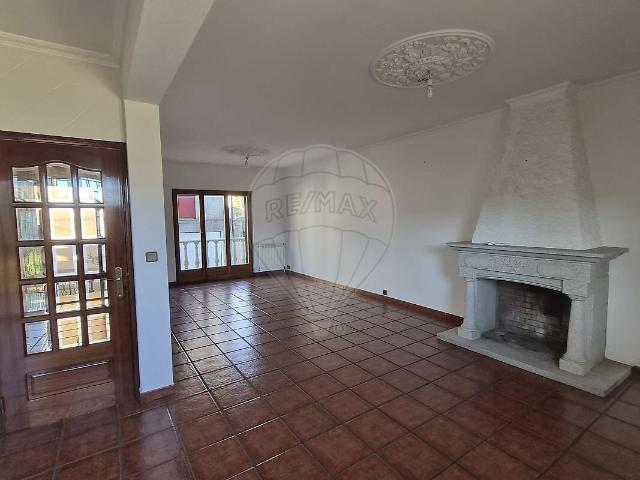 Moradia T4 à venda em Três Povos, Fundão RE/MAX Portugal