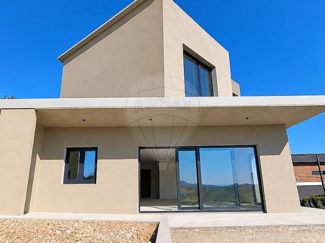 Moradia T4 à venda em Vialonga, Vila Franca de Xira RE/MAX Portugal