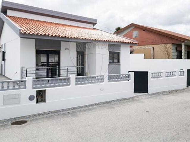 Moradia T4 à venda em Vieira de Leiria, Marinha Grande RE/MAX Portugal