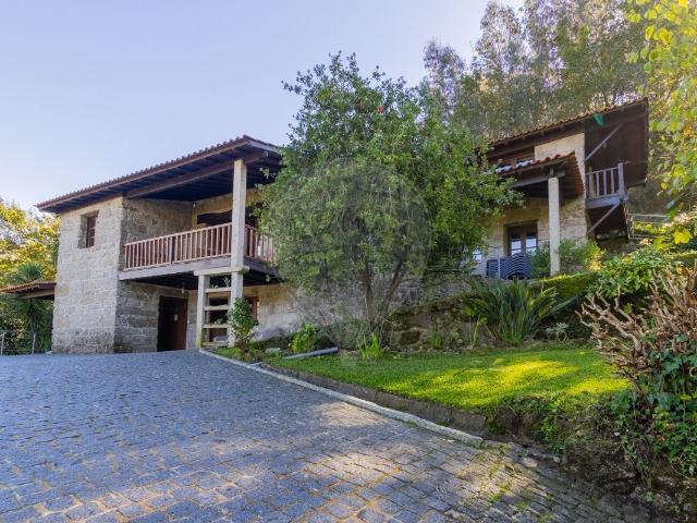 Moradia T4 à venda em Vieira do Minho
