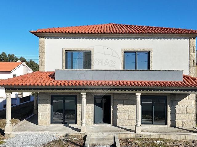Moradia T4 à venda em Vila Cova da Lixa e Borba de Godim, Felgueiras RE/MAX Portugal