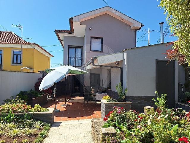 Moradia T4 à venda em Vila Cova e Feitos, Barcelos RE/MAX Portugal