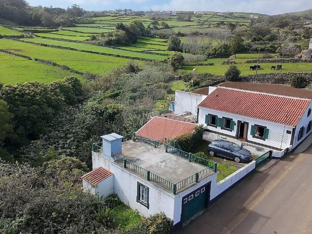 Moradia T4 à venda em Vila de São Sebastião, Angra do Heroísmo RE/MAX Portugal