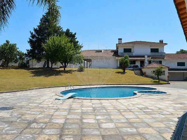 Moradia T4 à venda em Vila Nova de Famalicão e Calendário, Vila Nova de Famalicão RE/MAX Portugal