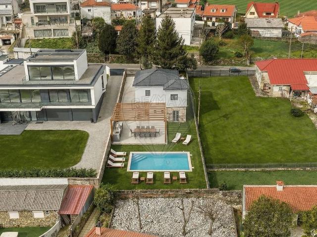 Moradia T4 à venda em Vila Nova de Famalicão e Calendário, Vila Nova de Famalicão RE/MAX Portugal