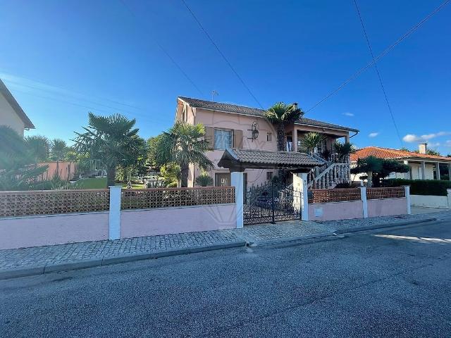 Moradia T4 à venda em Vila Nova de Paiva, Alhais e Fráguas, Vila Nova de Paiva RE/MAX Portugal