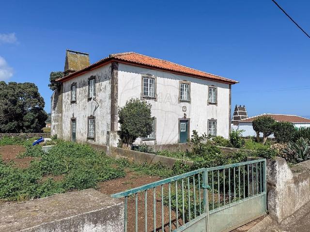 Moradia T4 à venda em Vila Nova, Praia da Vitória RE/MAX Portugal