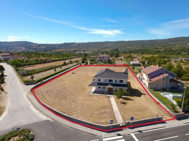Moradia T4 à venda em Vila Pouca de Aguiar
