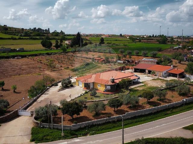 Moradia T4 à venda em Vimioso, Vimioso RE/MAX Portugal