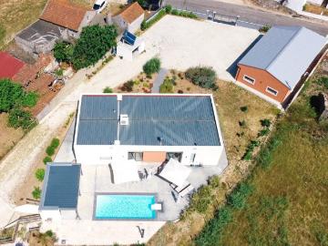 Moradia T4 + Anexo T3 e Piscina com terreno 234m² Alvorninha