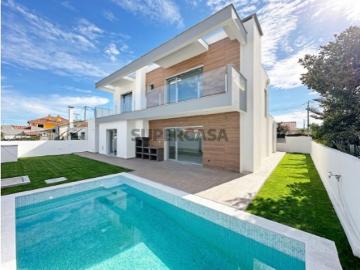 Moradia T4 C/ 3 Suites e Piscina em Azeitão