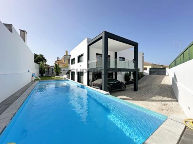 Moradia T4 C/ 2 Suites e Cave Azeitão