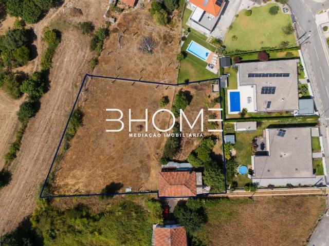Moradia T4 c/ 670m2 de quintal + Terreno independente com 1.300m2