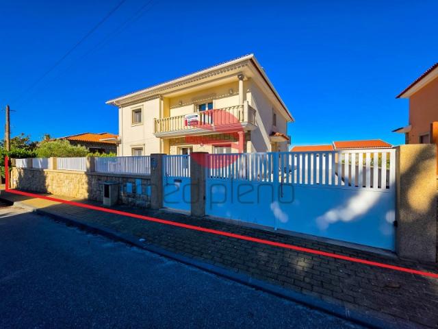 MORADIA T4 C/ GARAGEM