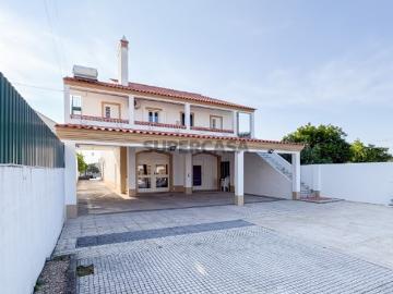 Moradia T4 c/ Jardim e Piscina Abrantes