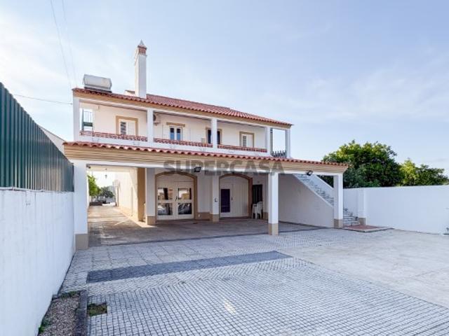Moradia T4 c/ Jardim e Piscina Abrantes