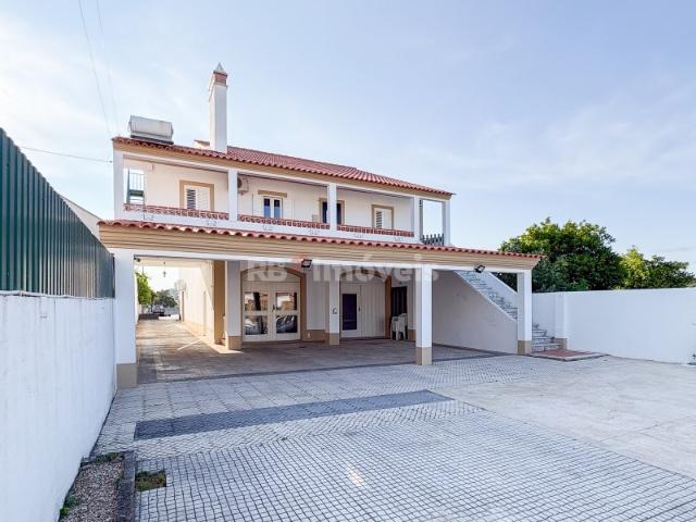 Moradia T4 c/ Jardim e Piscina Abrantes