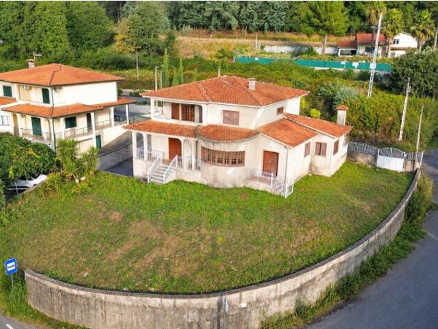 Moradia T4 c/ Jardim | Rebordões Santa Maria Ponte de Lima
