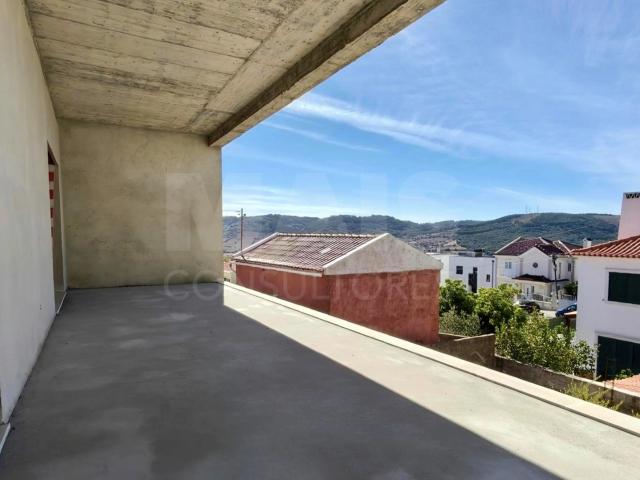 Moradia T4 c/ Suite, Jardim, Piscina & Garagem! 165m² Loures
