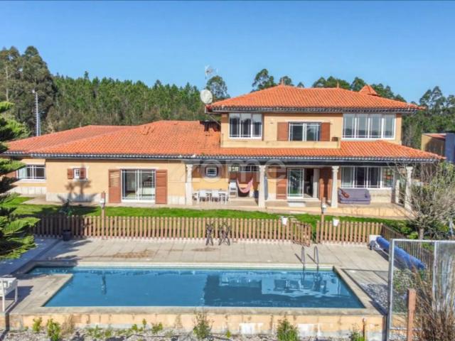 Moradia T4 c/ piscina e salão de jogos a 20 min. Do Porto