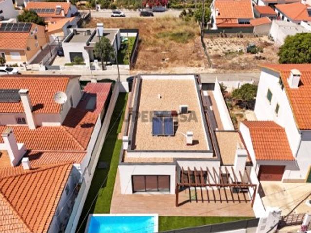 Moradia T4 C/ Piscina Nova em Azeitão *PRONTA