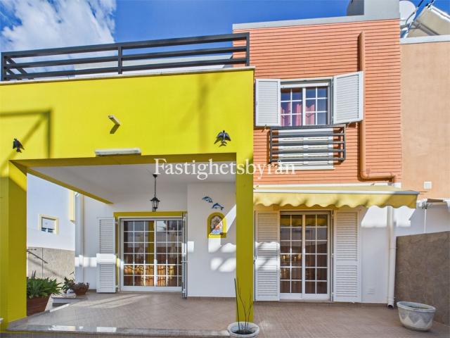 Moradia T4 c/ vista mar e garagem Temos para venda em espaço. 134m² Tavira Santiago