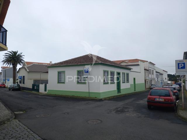 MORADIA T4 CENTRO DA PRAIA DA VITORIA